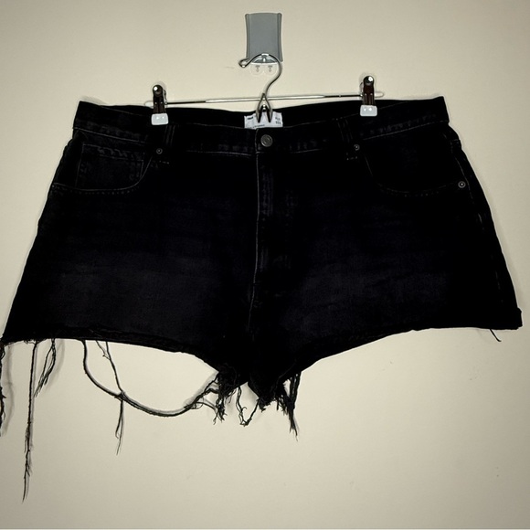 ASOS Design 100% Cotton Rigid Denim Distressed Goth Summer Black Cutoff Shorts - Picture 4 of 9